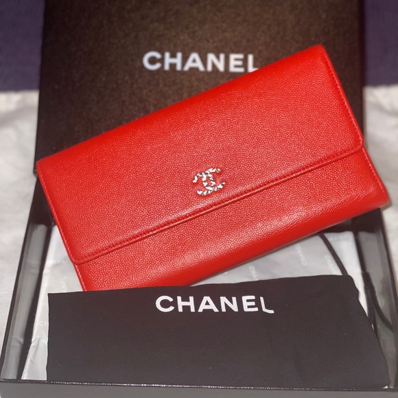 AUTHENTIC RED CHANEL CAVIAR LEATHER - LIKE NEW! - Picture 2 of 16
